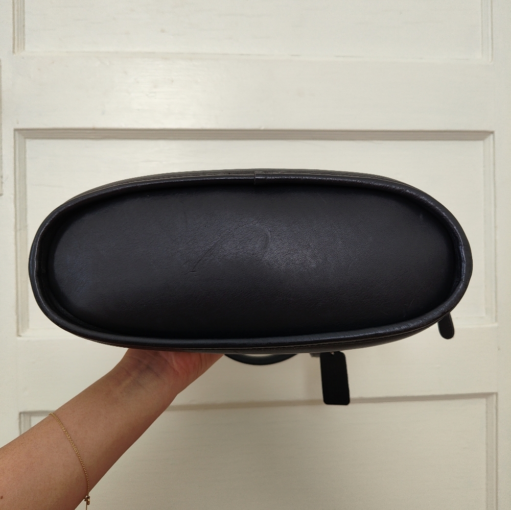 Vintage Coach Pelham Black Handbag - Picture 3 of 9